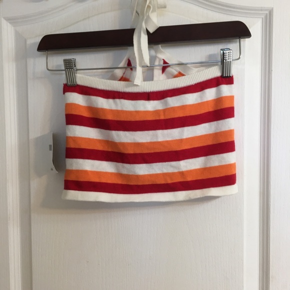 A cropped red, white and orange top with flowers - Picture 3 of 5